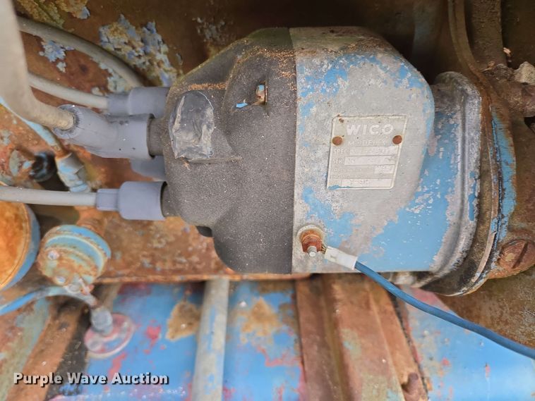 image for item EN3689 (2) pumps