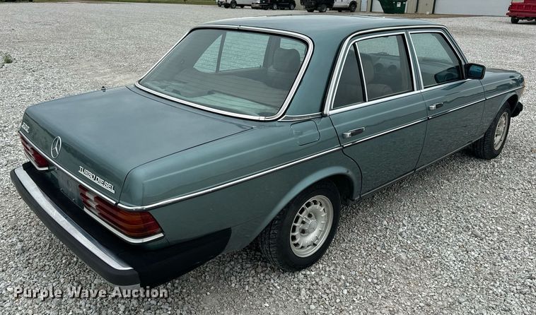 image for item EN4530 1982 Mercedes-Benz 300 