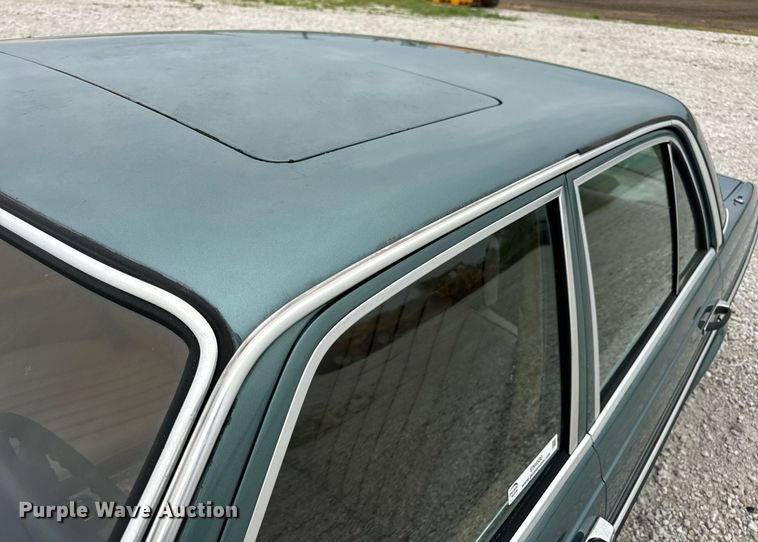 image for item EN4530 1982 Mercedes-Benz 300 