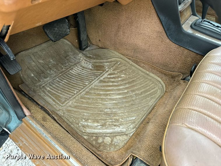 image for item EN4530 1982 Mercedes-Benz 300 