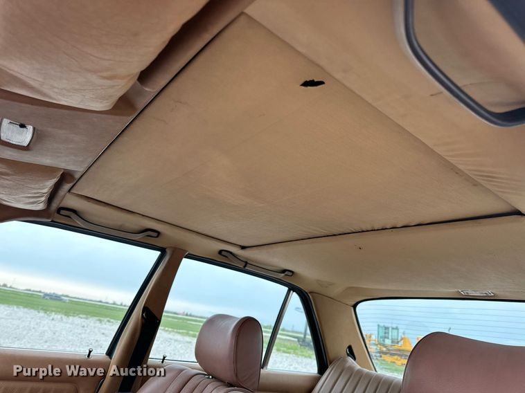 image for item EN4530 1982 Mercedes-Benz 300 