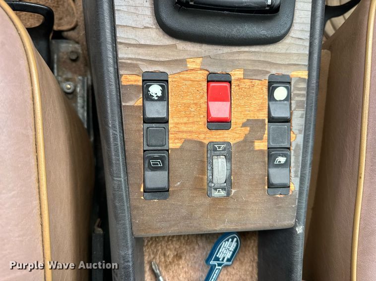 image for item EN4530 1982 Mercedes-Benz 300 