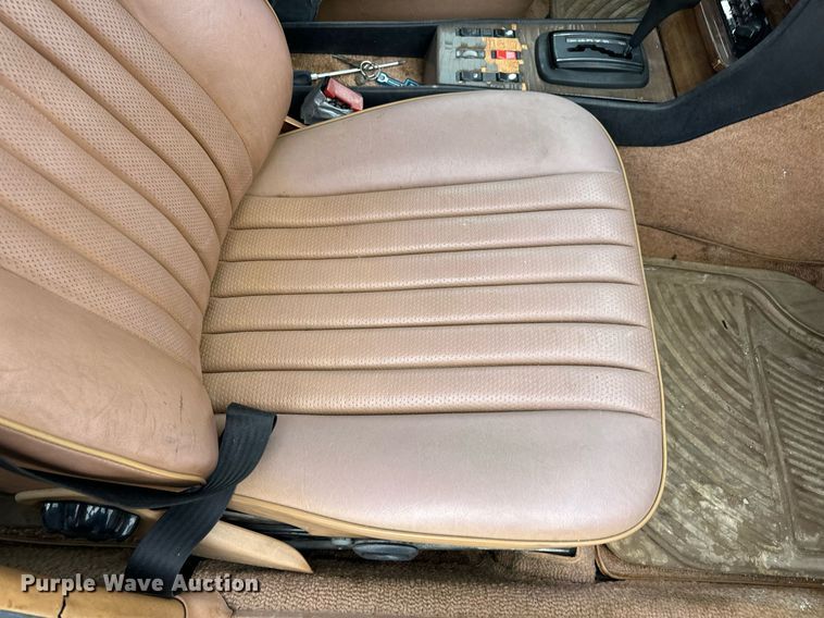 image for item EN4530 1982 Mercedes-Benz 300 