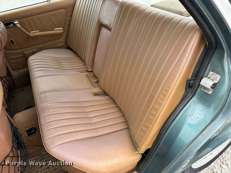 image for item EN4530 1982 Mercedes-Benz 300 