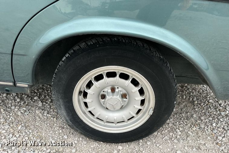 image for item EN4530 1982 Mercedes-Benz 300 