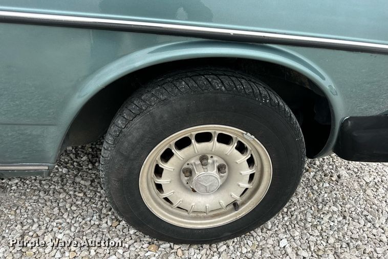 image for item EN4530 1982 Mercedes-Benz 300 