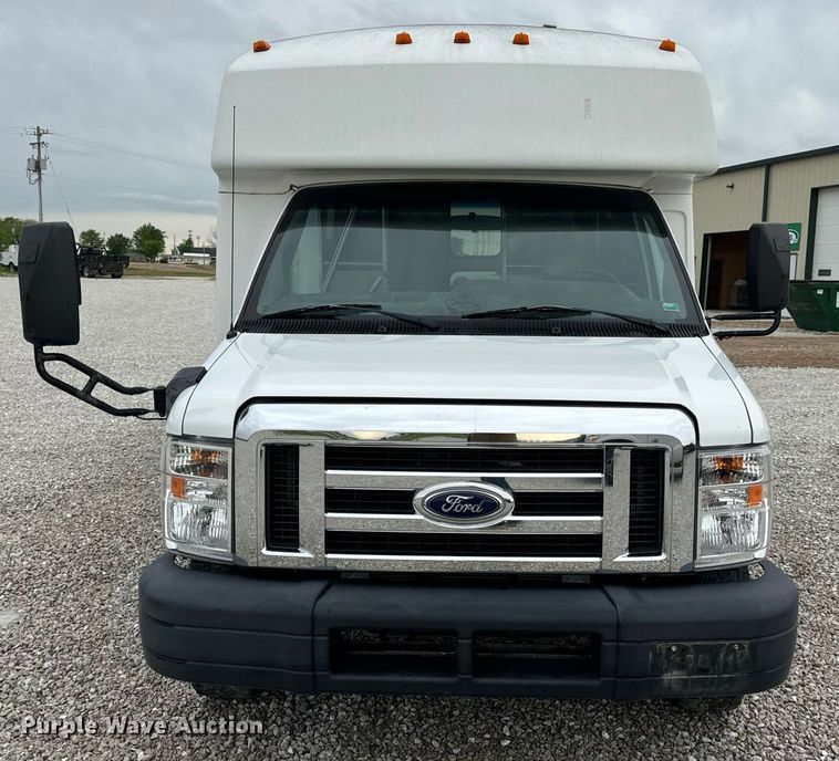 image for item EN4532 2011 Ford E450 Super Duty shuttle bus