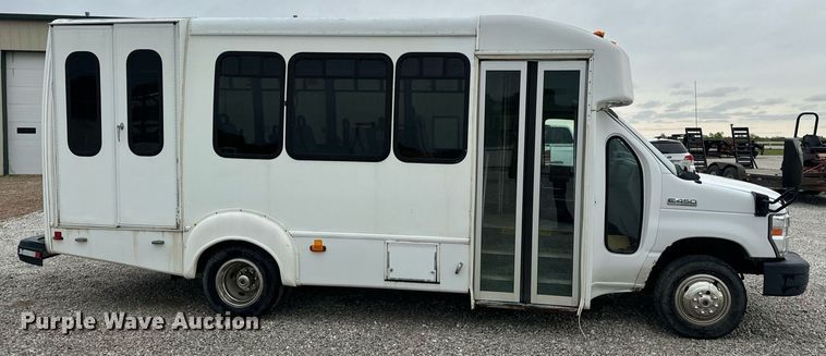image for item EN4532 2011 Ford E450 Super Duty shuttle bus