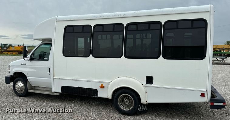 image for item EN4532 2011 Ford E450 Super Duty shuttle bus