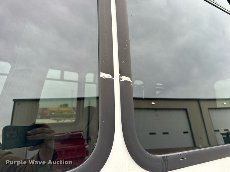 image for item EN4532 2011 Ford E450 Super Duty shuttle bus