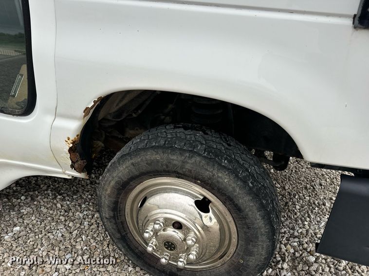 image for item EN4532 2011 Ford E450 Super Duty shuttle bus