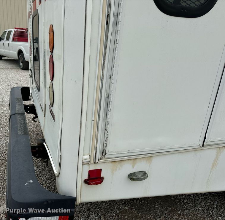 image for item EN4532 2011 Ford E450 Super Duty shuttle bus