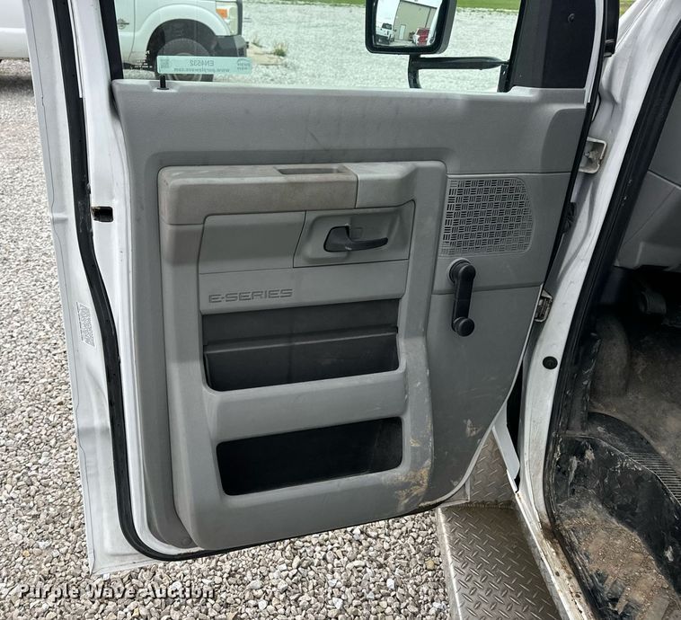 image for item EN4532 2011 Ford E450 Super Duty shuttle bus