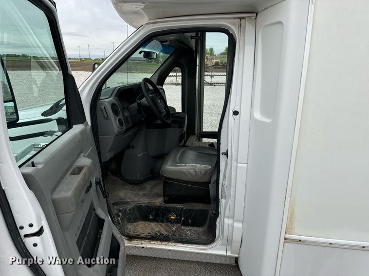 image for item EN4532 2011 Ford E450 Super Duty shuttle bus