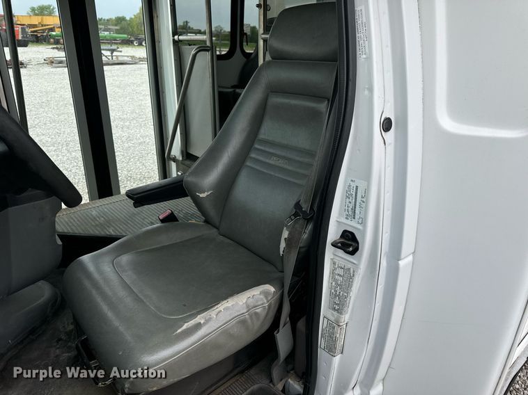 image for item EN4532 2011 Ford E450 Super Duty shuttle bus