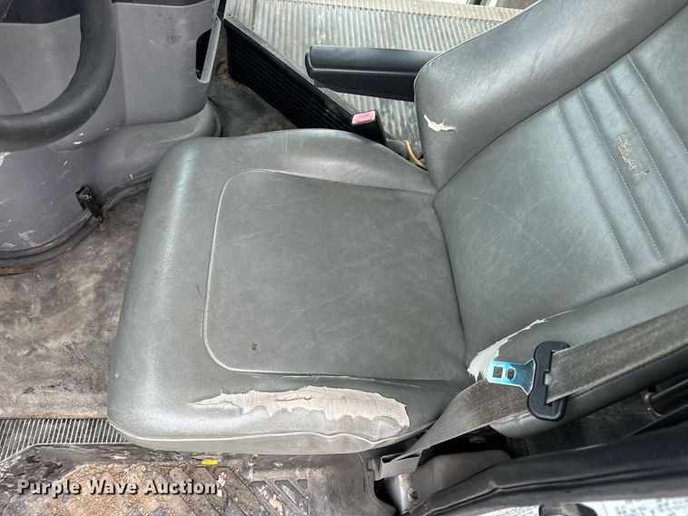 image for item EN4532 2011 Ford E450 Super Duty shuttle bus