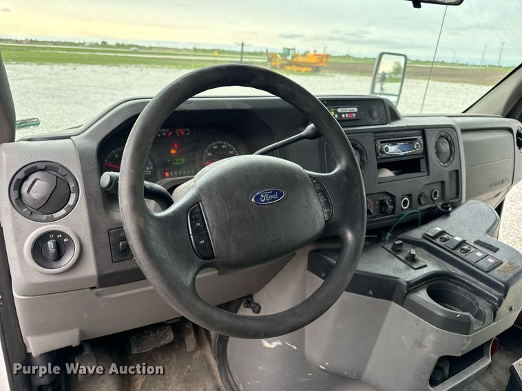 image for item EN4532 2011 Ford E450 Super Duty shuttle bus