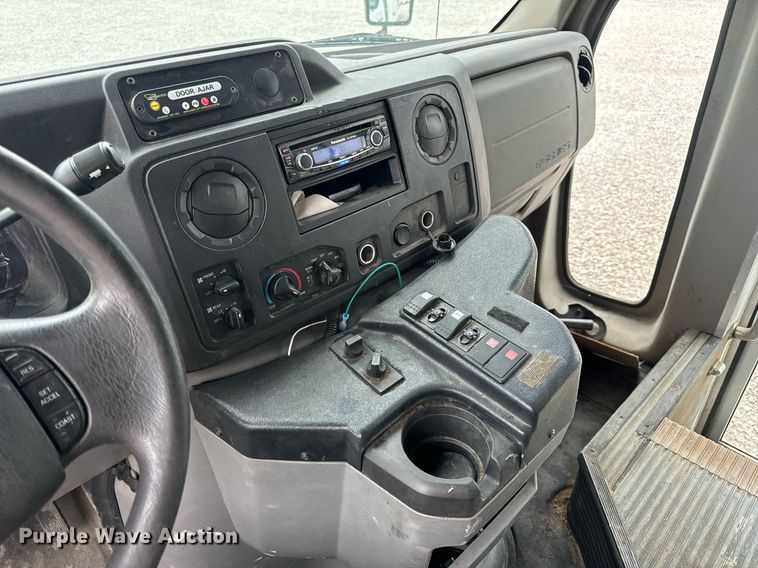 image for item EN4532 2011 Ford E450 Super Duty shuttle bus