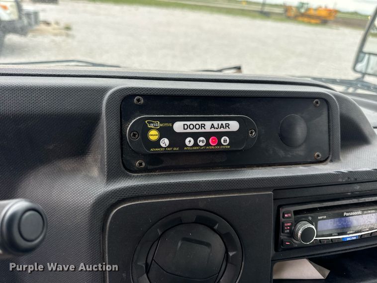 image for item EN4532 2011 Ford E450 Super Duty shuttle bus