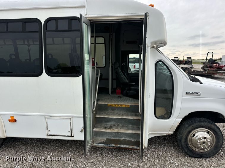 image for item EN4532 2011 Ford E450 Super Duty shuttle bus