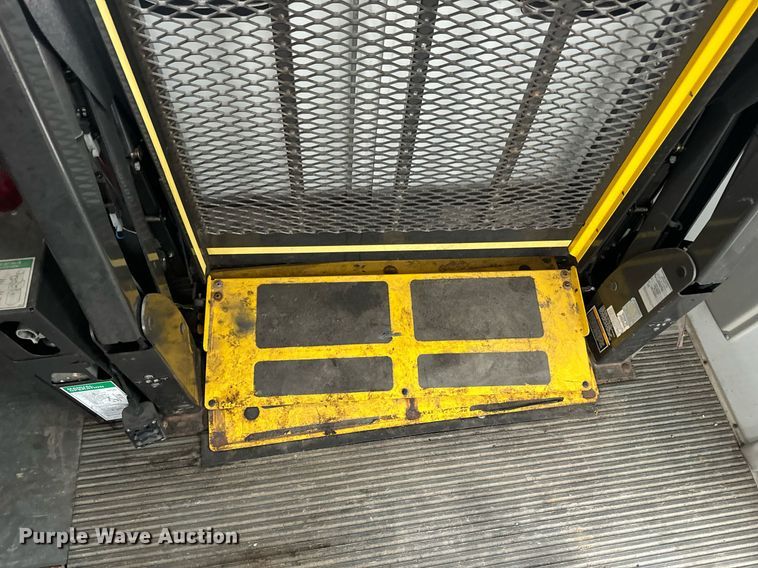 image for item EN4532 2011 Ford E450 Super Duty shuttle bus