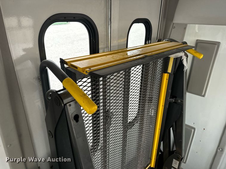 image for item EN4532 2011 Ford E450 Super Duty shuttle bus