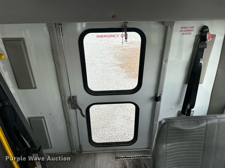 image for item EN4532 2011 Ford E450 Super Duty shuttle bus