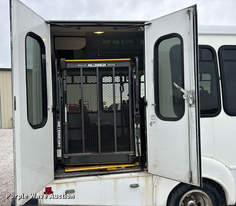 image for item EN4532 2011 Ford E450 Super Duty shuttle bus