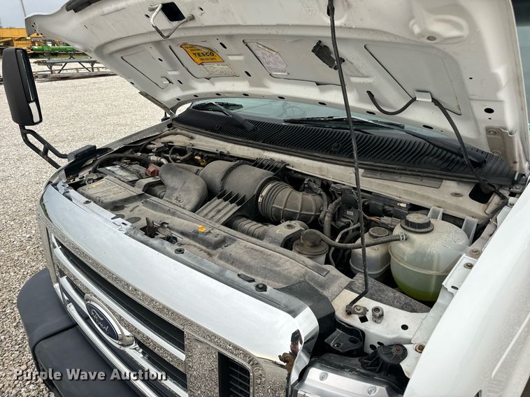 image for item EN4532 2011 Ford E450 Super Duty shuttle bus