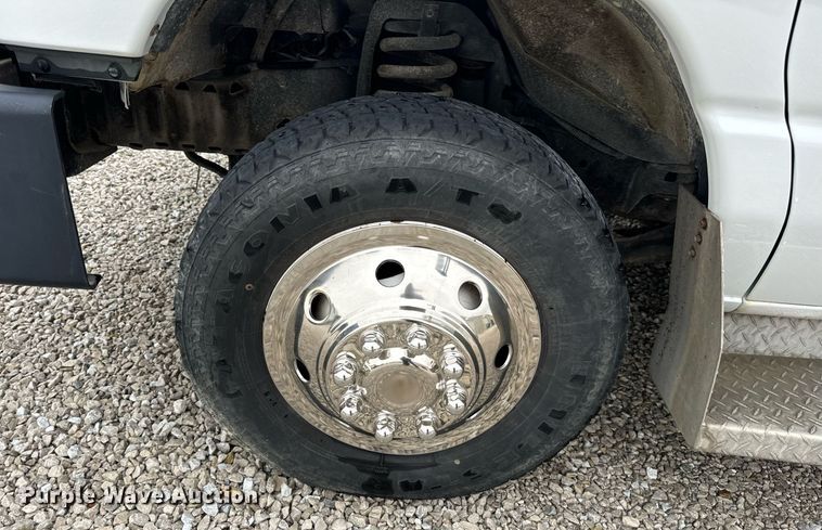 image for item EN4532 2011 Ford E450 Super Duty shuttle bus