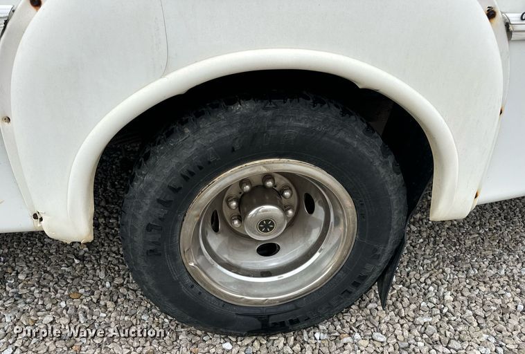 image for item EN4532 2011 Ford E450 Super Duty shuttle bus