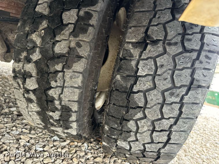 image for item EN4532 2011 Ford E450 Super Duty shuttle bus