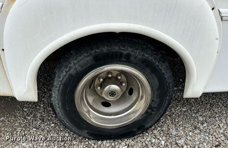 image for item EN4532 2011 Ford E450 Super Duty shuttle bus