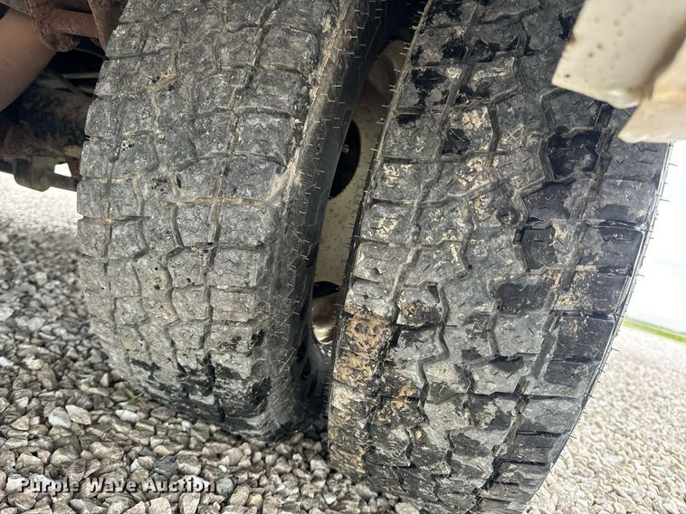 image for item EN4532 2011 Ford E450 Super Duty shuttle bus