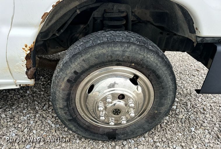 image for item EN4532 2011 Ford E450 Super Duty shuttle bus