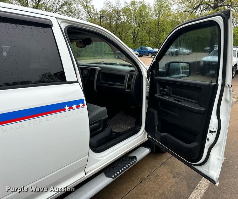 image for item EN4537 2015 Dodge Ram 1500 Crew Cab pickup truck