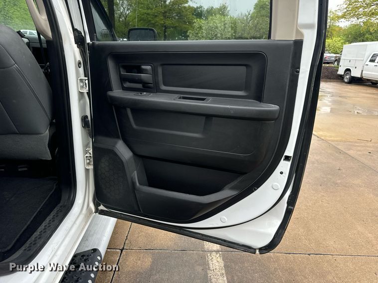 image for item EN4537 2015 Dodge Ram 1500 Crew Cab pickup truck