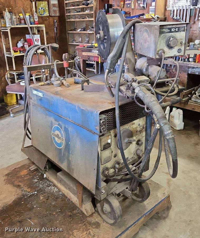 image for item EN8985 Miller SCP-200C welder/generator