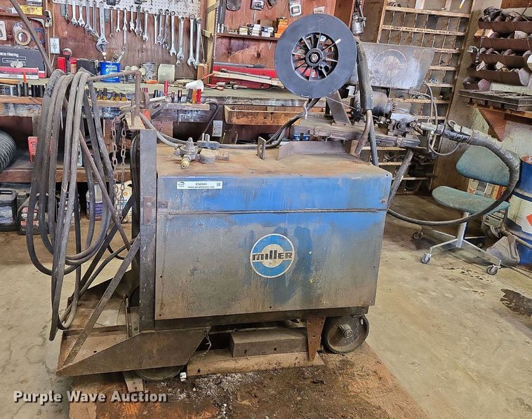 image for item EN8985 Miller SCP-200C welder/generator