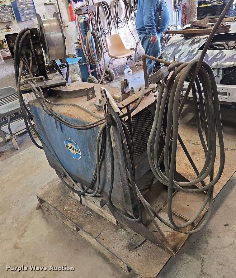 image for item EN8985 Miller SCP-200C welder/generator