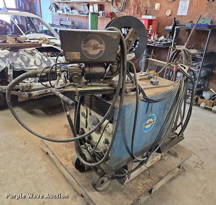 image for item EN8985 Miller SCP-200C welder/generator