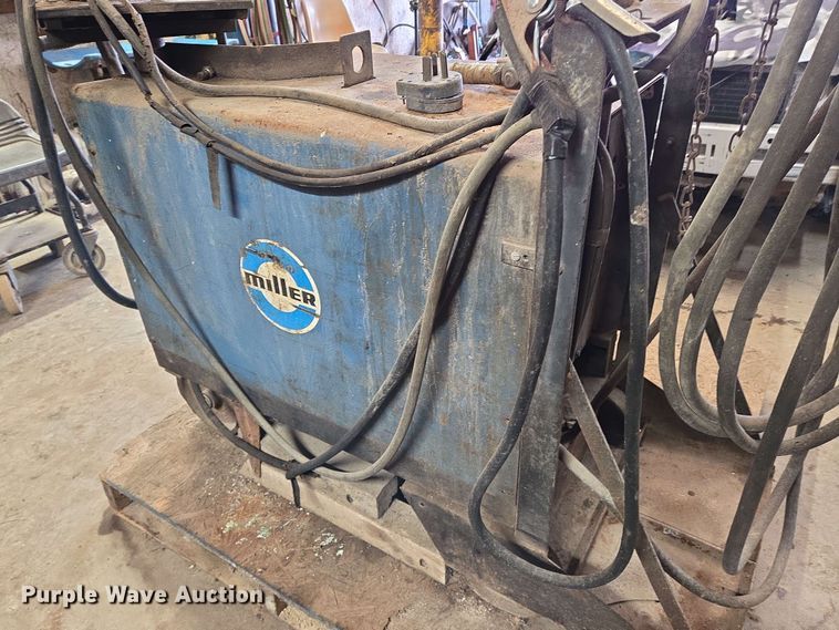 image for item EN8985 Miller SCP-200C welder/generator