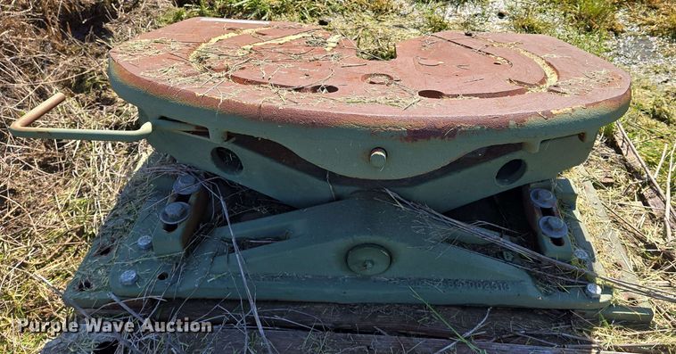 image for item EN8991 Fixed fifth wheel plate