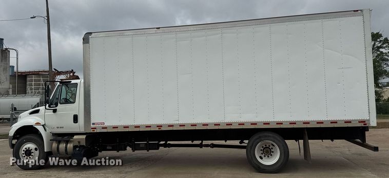 image for item EQ1423 2017 International 4300 box truck