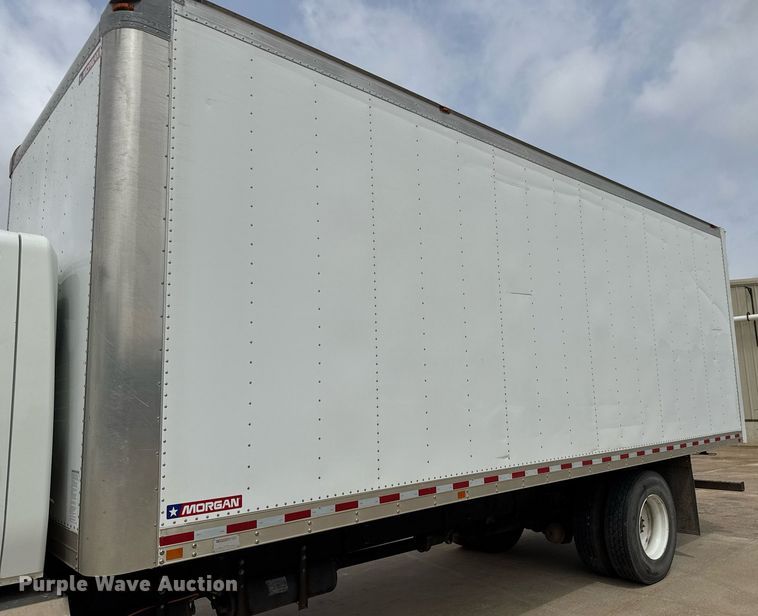 image for item EQ1423 2017 International 4300 box truck