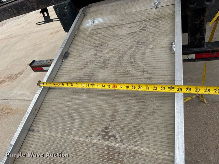 image for item EQ1423 2017 International 4300 box truck