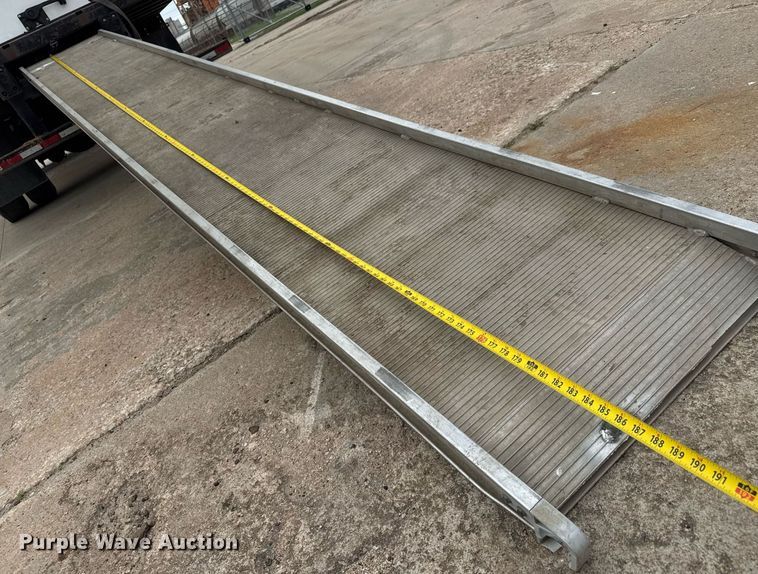 image for item EQ1423 2017 International 4300 box truck