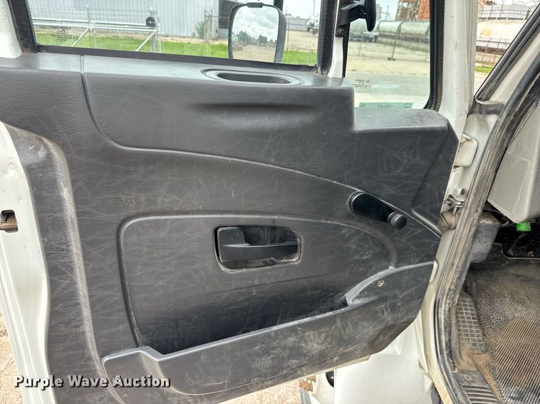 image for item EQ1423 2017 International 4300 box truck