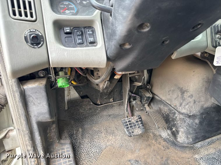 image for item EQ1423 2017 International 4300 box truck