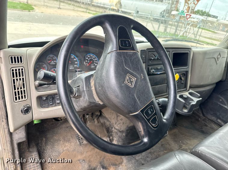 image for item EQ1423 2017 International 4300 box truck